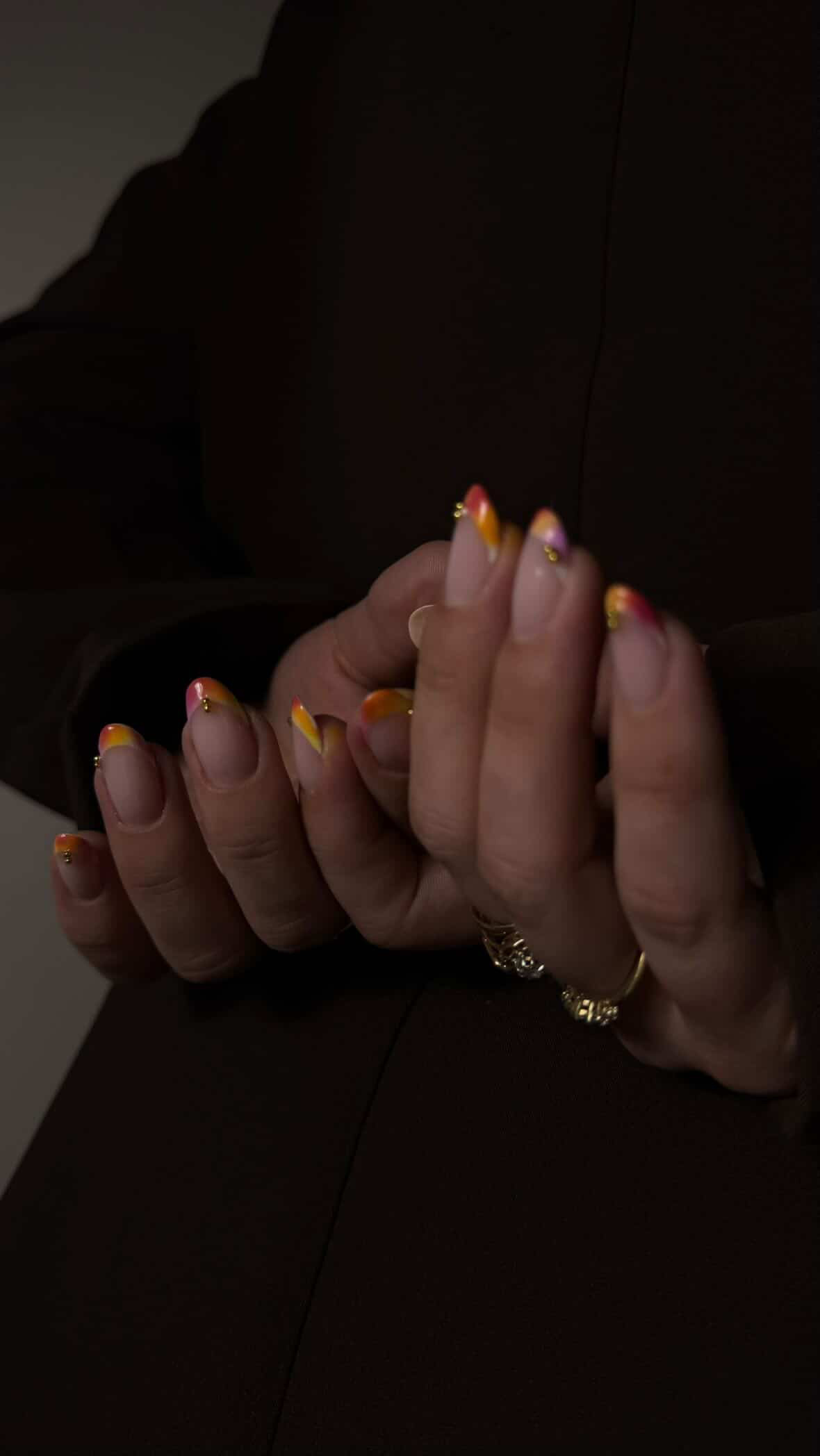 Ongles French colorés orange jaune rose — Studio Oc Naiils